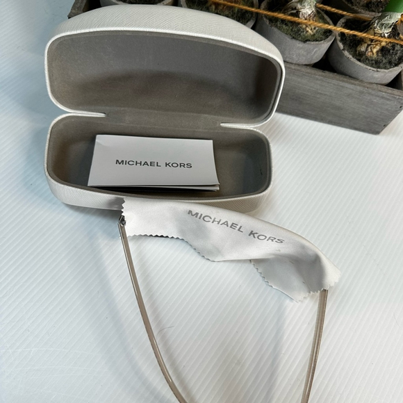 Michael Kors Blair I sunglasses in very condition small scratch - Picture 8 of 8